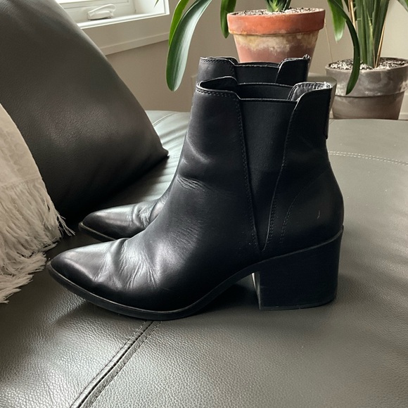 Steve Madden Women’s Pointed Toe Booties - Size 10 - Picture 2 of 2
